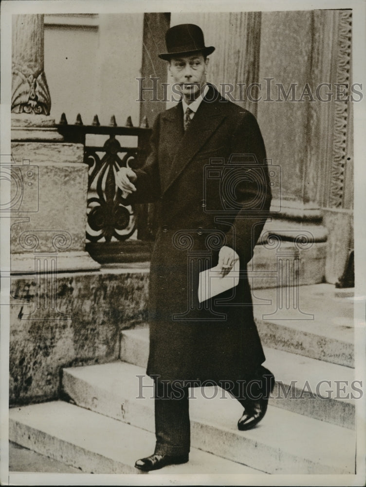 1937 Press Photo King George VII wore a bowler to meeting of the Duchy Council- Historic Images