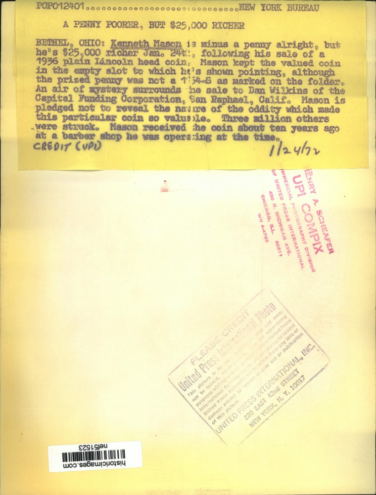 1972 Press Photo Kenneth Mason points to empty slot of valued coin - nef51523