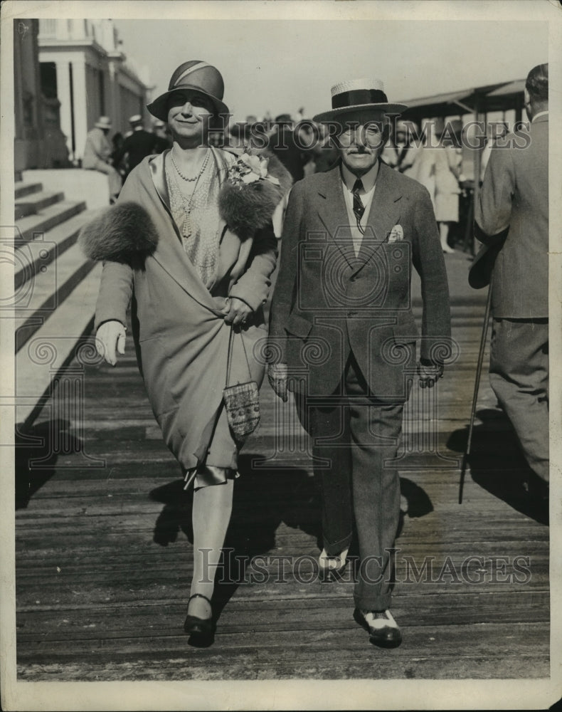 Load image into Gallery viewer, Press Photo Mr. and Mrs. Frederick Gould of New York - nef51525
