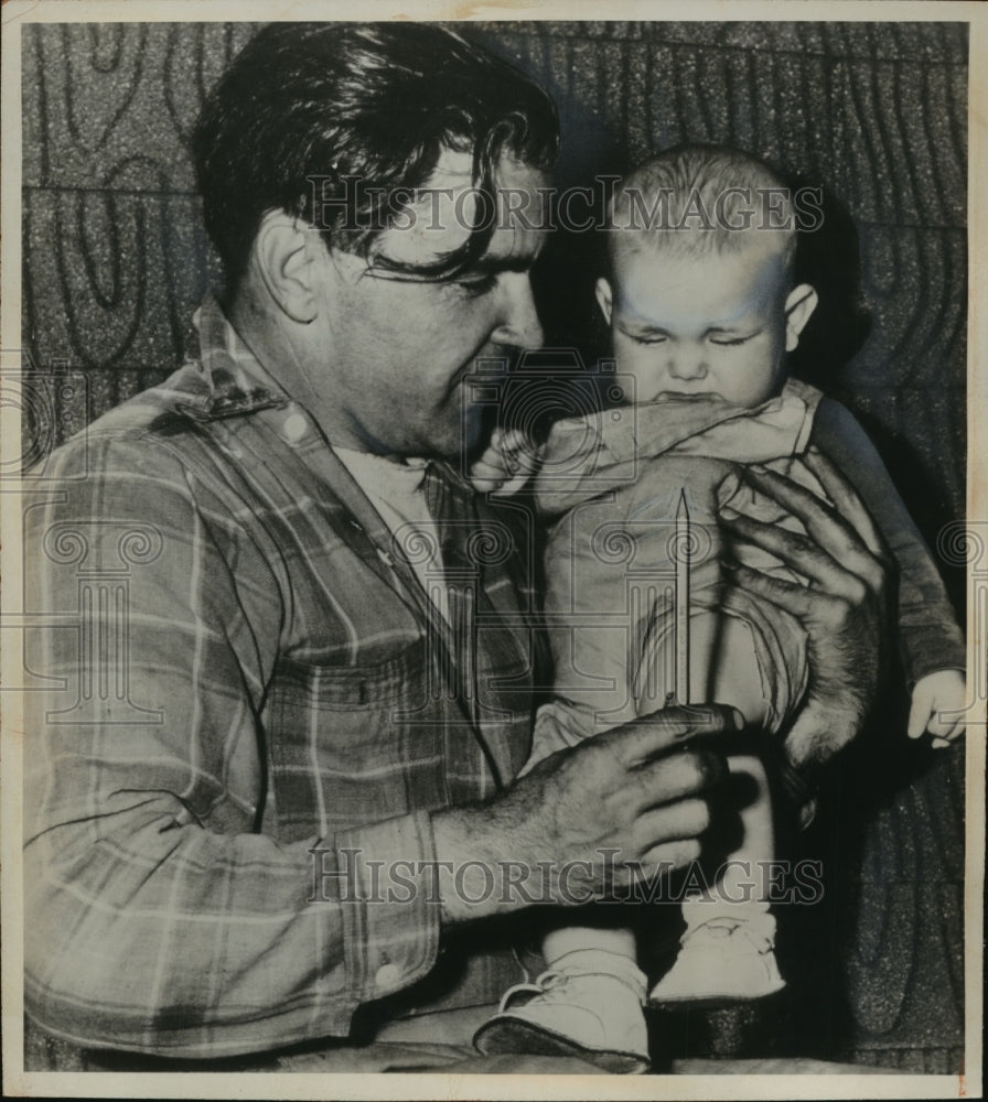 1947 Press Photo Baby Frederick Banney after Pencil Dislodged from Throat