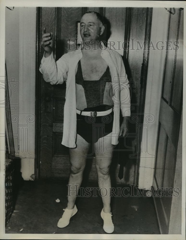 Load image into Gallery viewer, 1939 Press Photo John Wenzlar Barred from MA House Chamber from Bathing Suit
