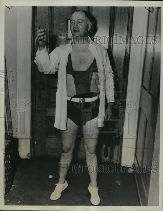 1939 Press Photo John Wenzlar Barred from MA House Chamber from Bathing Suit