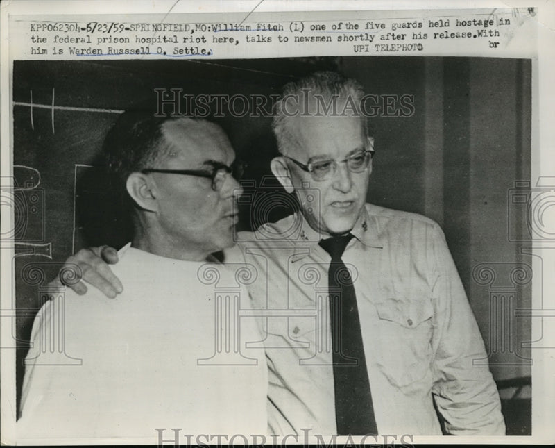 Load image into Gallery viewer, 1959 Press Photo William Fitch Held Hostage Springfield Prison Talks to Press
