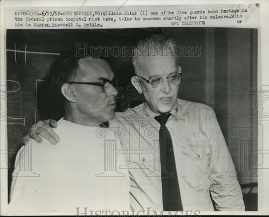 1959 Press Photo William Fitch Held Hostage Springfield Prison Talks to Press