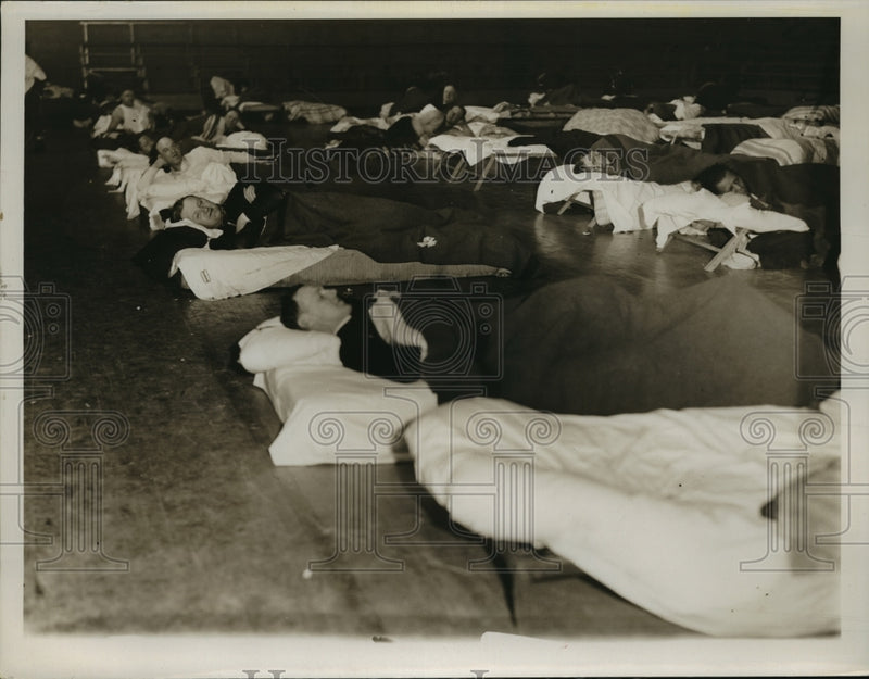 Load image into Gallery viewer, Undated Press Photo Scene at Duquesne University taking rest at 2 days
