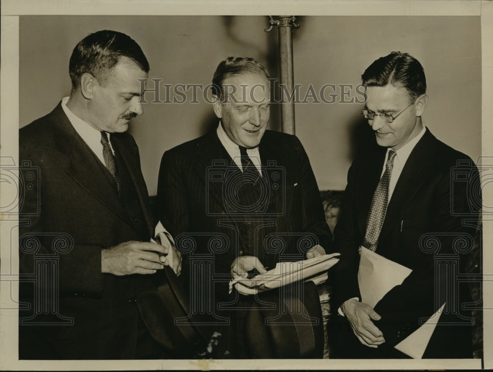 1936 Press Photo Scientists at First United States Cancer Institute - nef51725