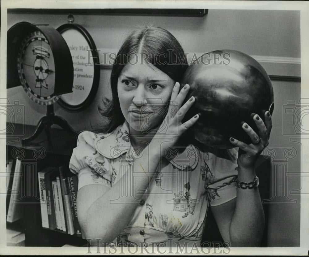 Press Photo Unknown Female Holding Ball - nef51729