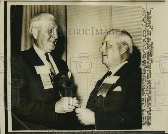 1961 Press Photo Arthur H Motley Hands Gavel Over to Richard Wagner - nef51734
