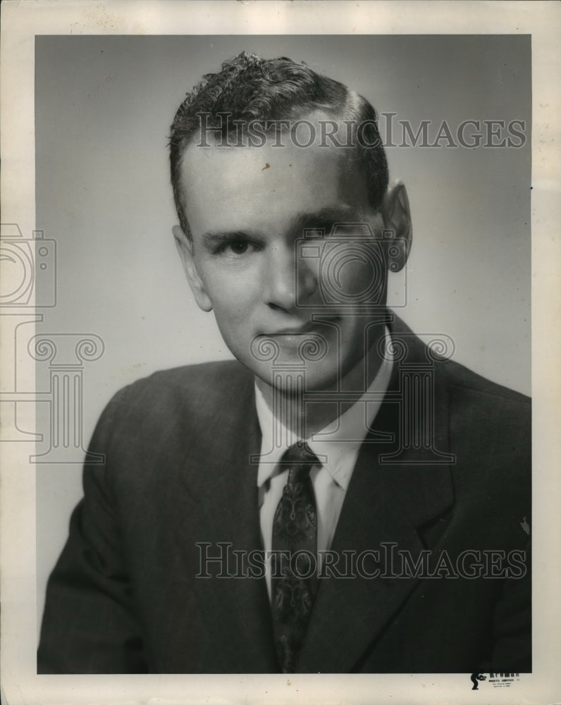 Load image into Gallery viewer, 1962 Press Photo James P Mason Manager Diamond Alkali Company - nef51773
