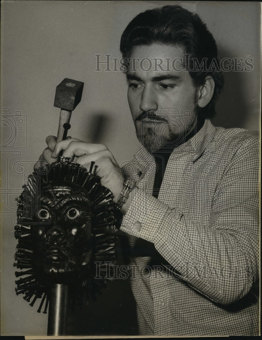 1966 Press Photo Futuristic Gold mash Done in Inca Traditional Sculptor