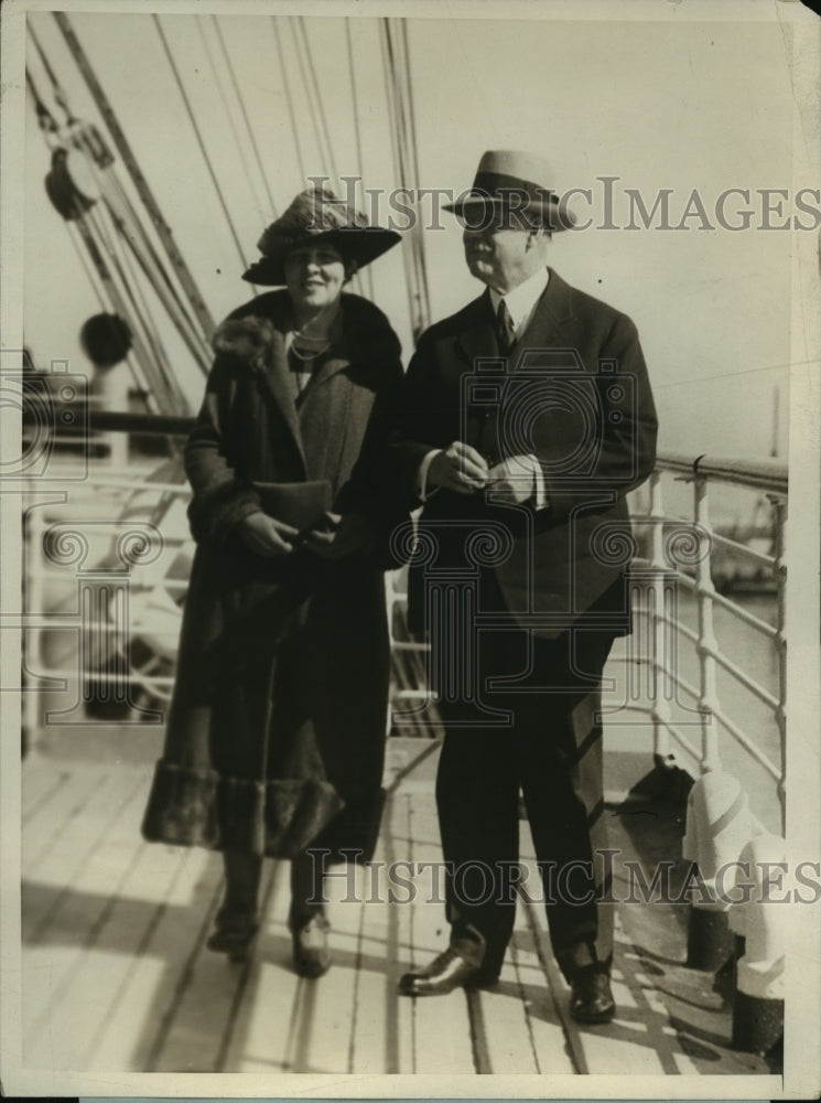 Undated Press Photo John W. Weeks, Sec of War adn wife sailed form Pacific