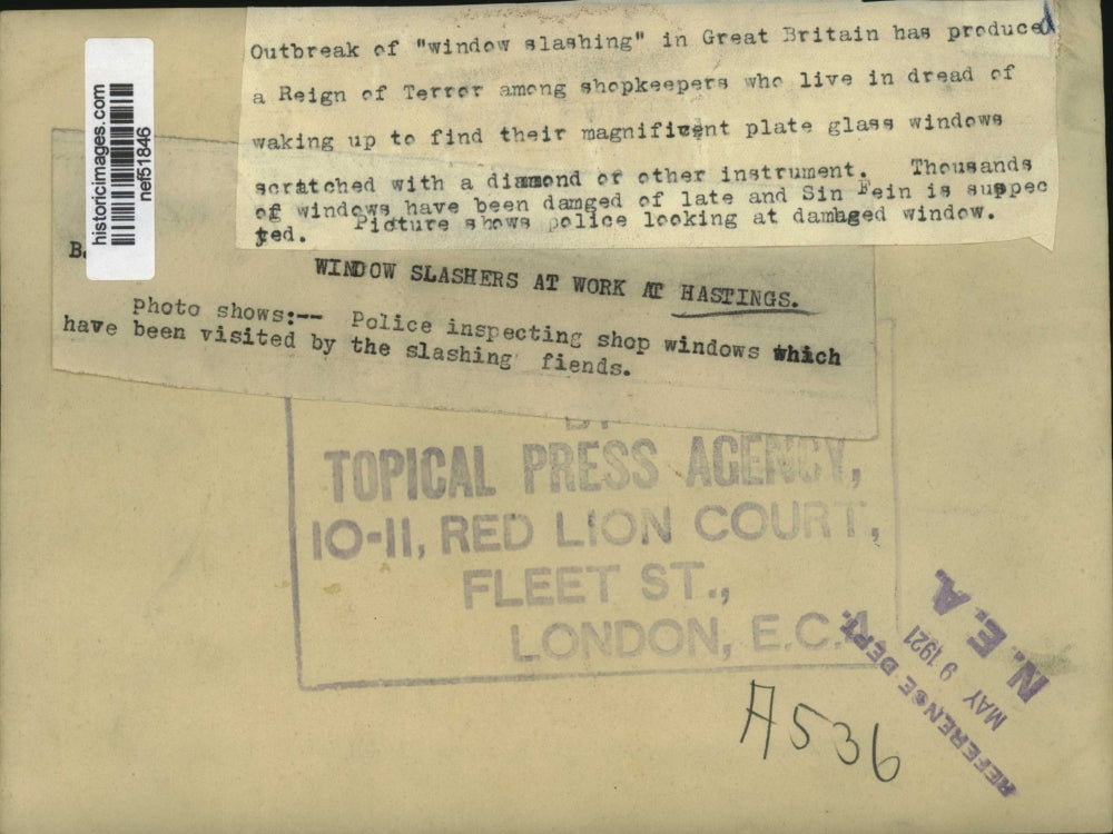 1921 Press Photo Police inspect outbreak of Window Slashin in Great Britain