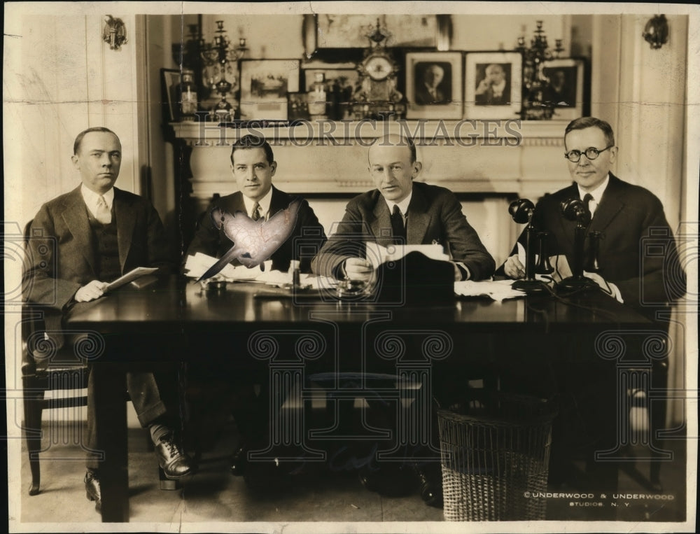 1924 Press Photo Men preparing for the Democratic National Convention