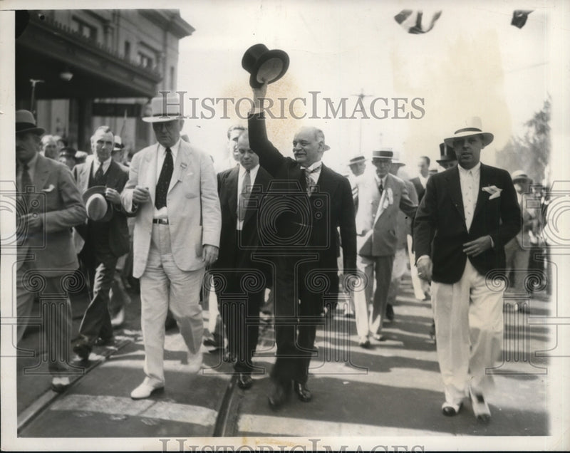 Load image into Gallery viewer, 1932 Pres Photo Crowd Greet Vice-Pres Curtis as He Arrive for Olympic Dedication
