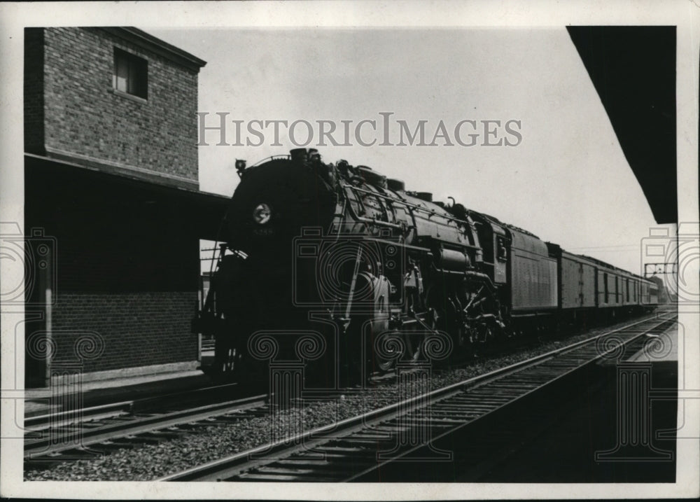 1936 Press Photo Unidentified Railroad and Train - nef51962