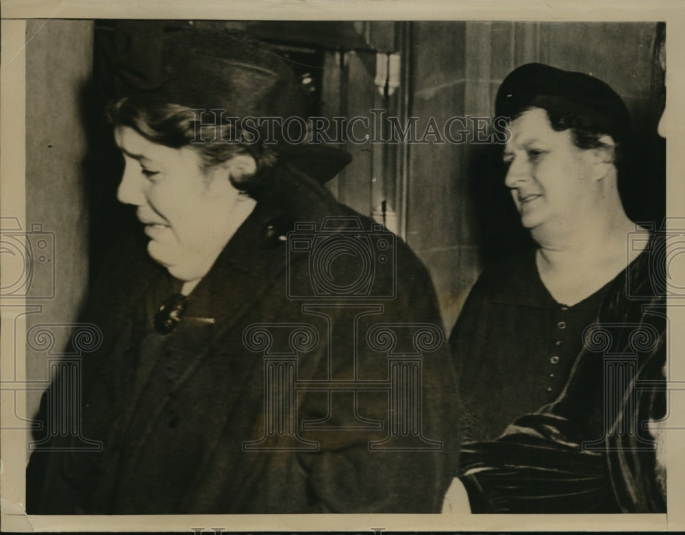1938 Pres Photo Mrs Barhorst & Sister Mrs Mary Koning Leave Courtroom for Recess