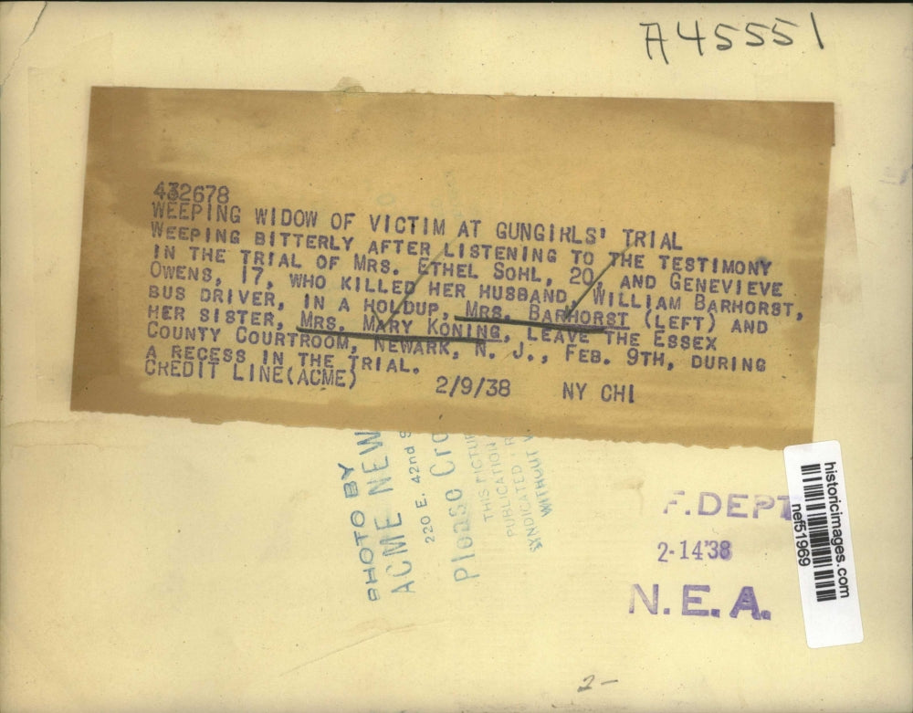 1938 Pres Photo Mrs Barhorst & Sister Mrs Mary Koning Leave Courtroom for Recess