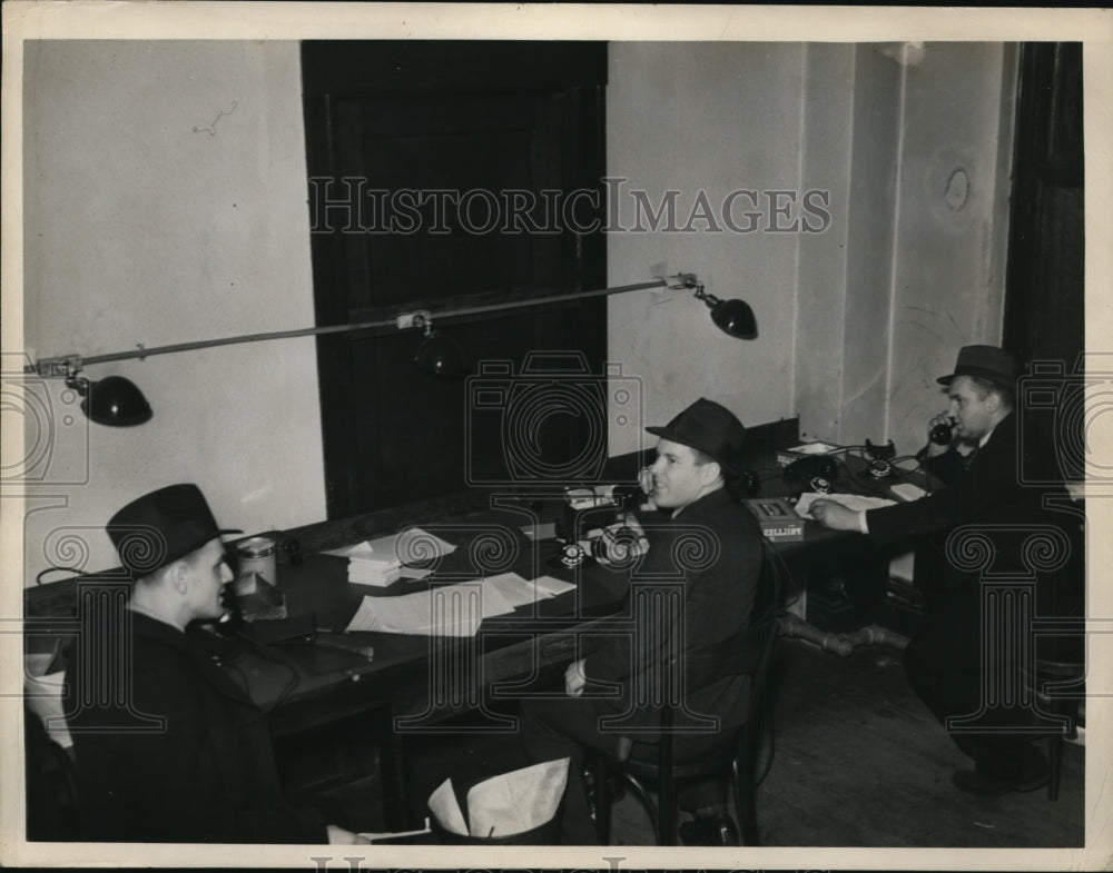 1938 Press Photo Unknown Detectives Taking Calls at Columbia Building