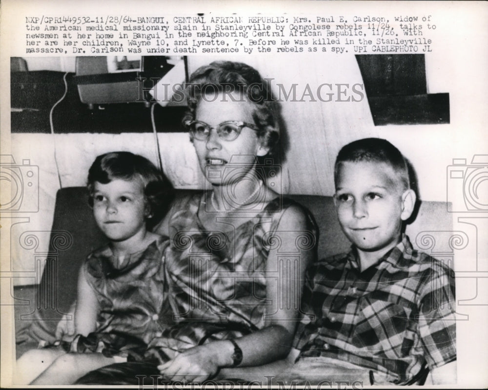 1964 Press Photo Mrs Paul Carlson Wife of Murder Missionary w/ Children, Bangui