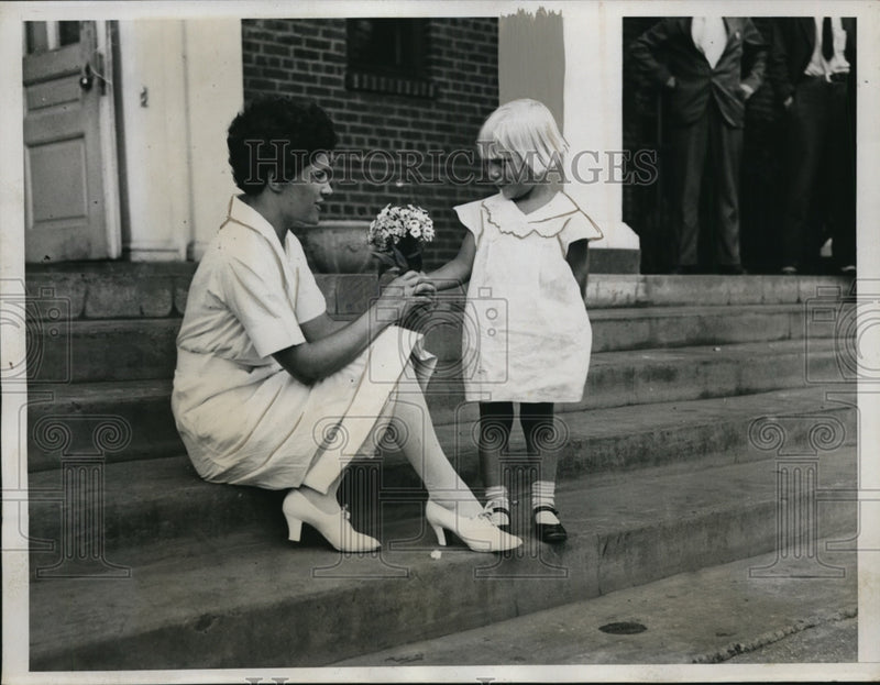 Load image into Gallery viewer, 1934 Press Photo Ruth Schwagerman, Friend of Missing Boy Robert Conner, New York
