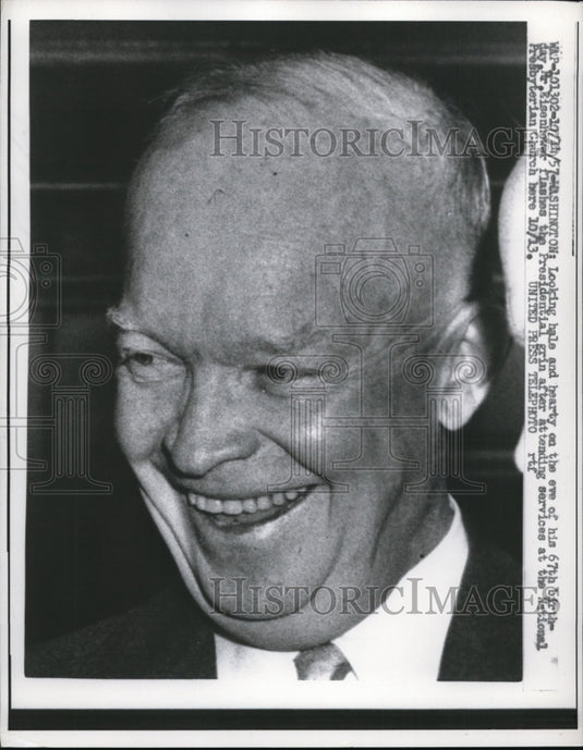 1957 Press Photo President Eisenhower flashes the Presidential grin - nef52380