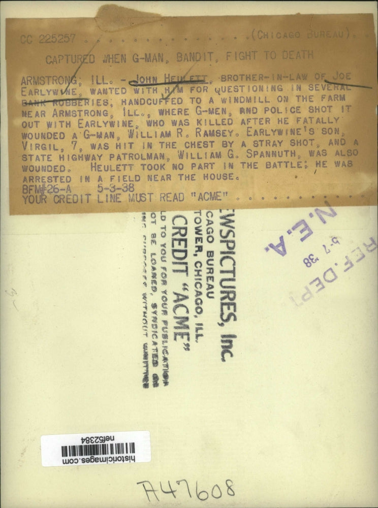 Load image into Gallery viewer, 1938 Press Photo John Heulerr Wanted for bank Robberies Handcuffed to Windmill
