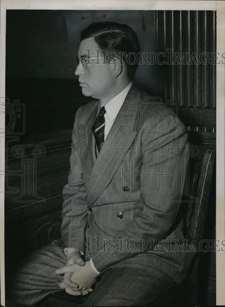 1938 Press Photo Glen Cady Sued by Wife for being "Too Affectionate", Chicago