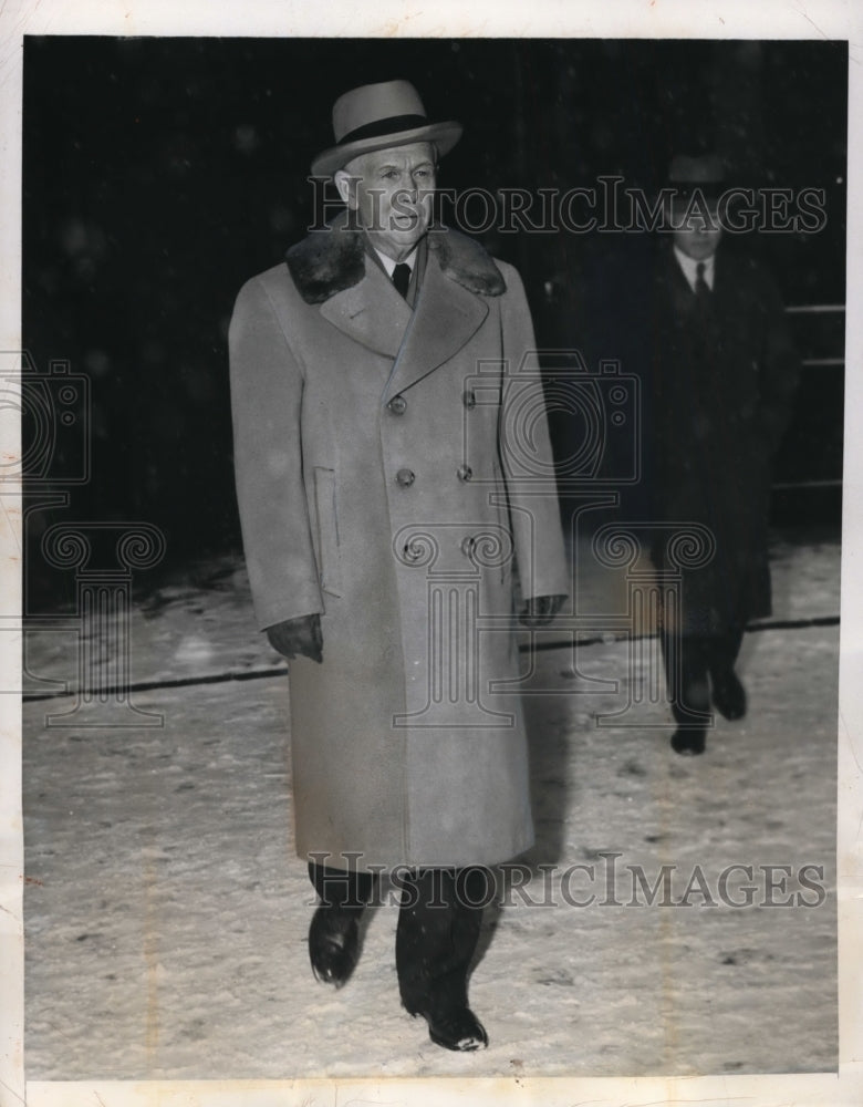 1947 Press Photo Gen.George C.Marshall U.S Sec.of State arrives at Moscow
