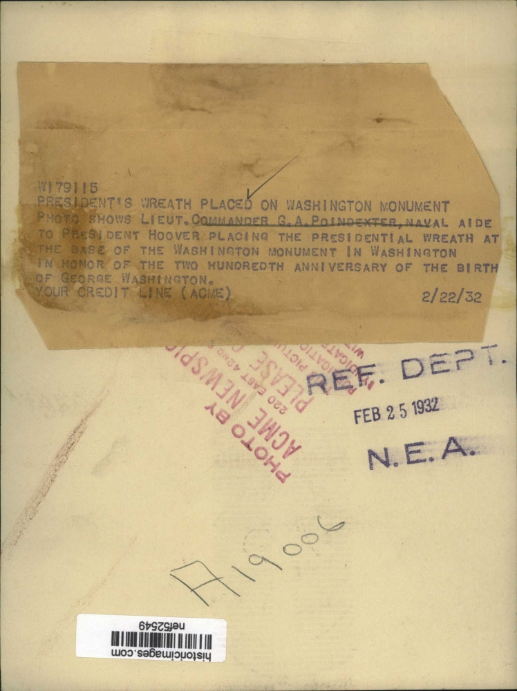 1952 Press Photo Lt.Cmdr. .A. Pointdexter place wreath at Washington Monument