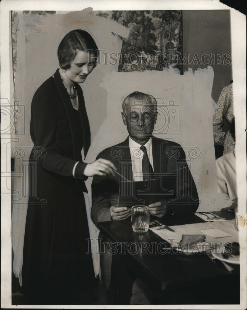 Load image into Gallery viewer, 1931 Press Photo Lucille Smith, Hostess &amp; Frank Whitney, Principal - nef52567
