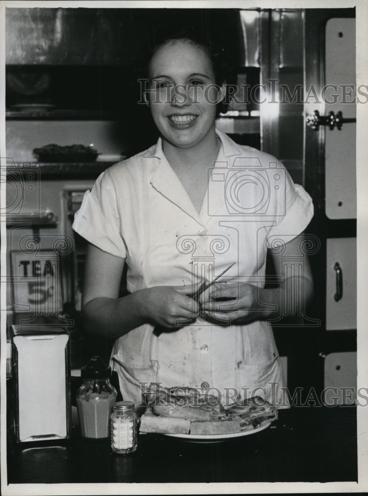 Load image into Gallery viewer, 1939 Press Photo Gloria Cambron, sandwich shop waitress questioned on shooting
