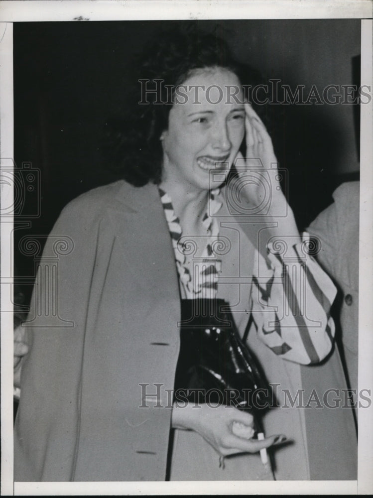 1944 Press Photo Mrs Phyllis Green Junghans Shot Lewis R Hindle While He Visited