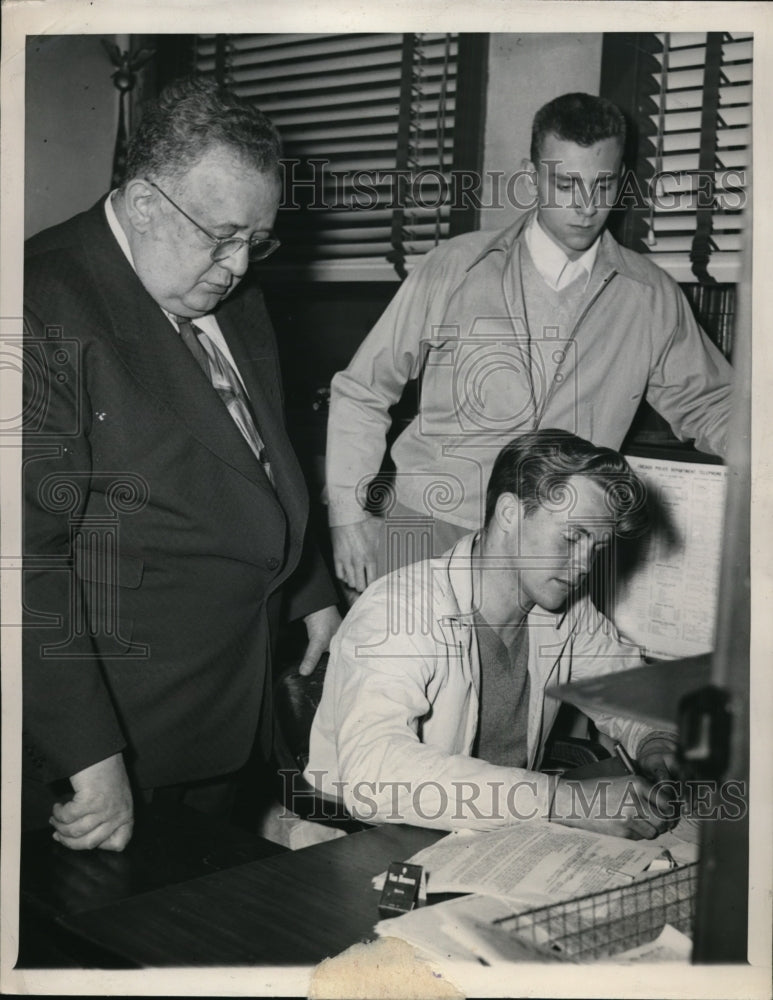 Load image into Gallery viewer, 1948 Press Photo Gilbert Berggren signs confession to hit-run death - nef52636
