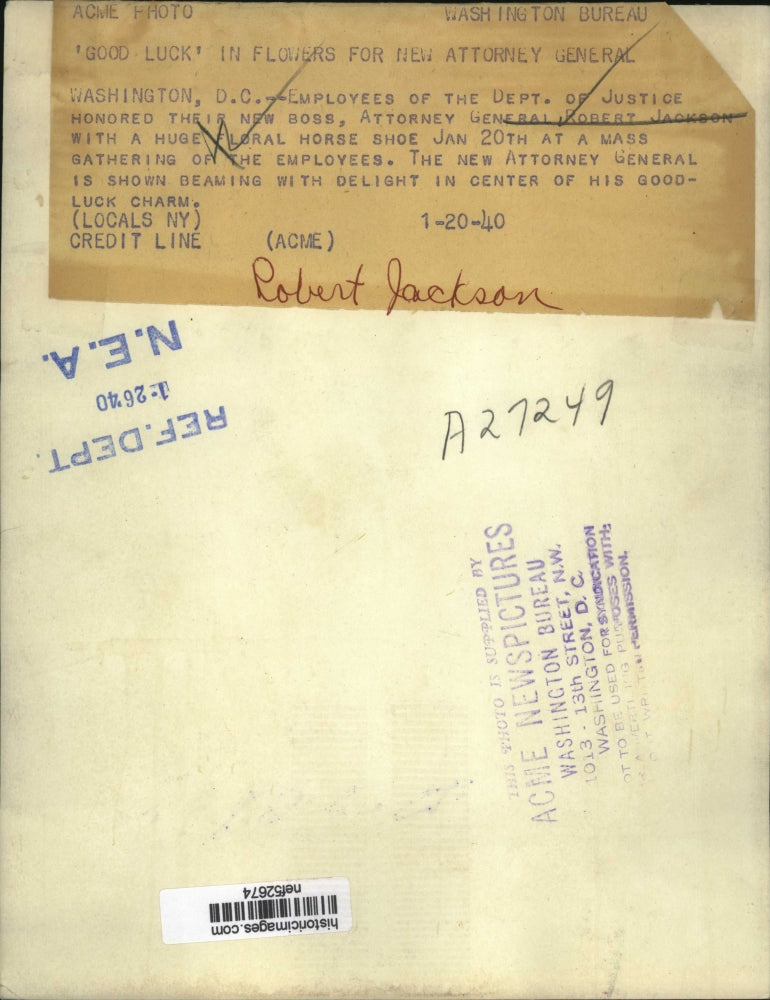 1940 Press Photo Attorney Gen Robert Jackson with Floral Horse Shoe at a Mass