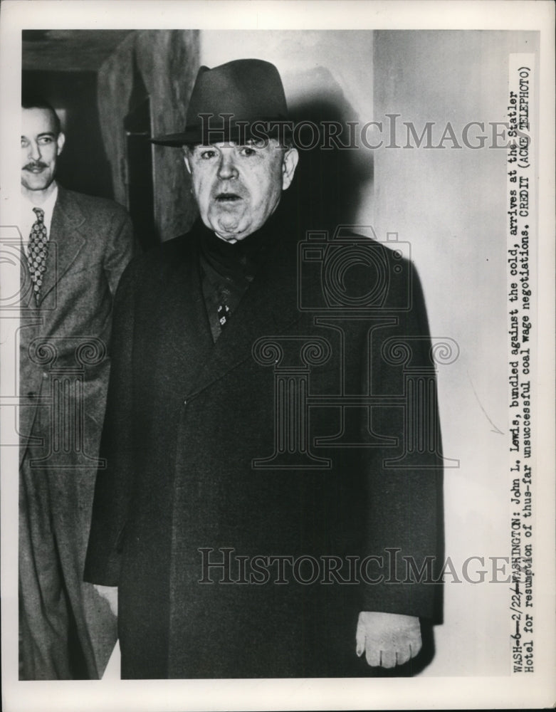 1950 Press Photo John L Lewis of United Mine Workers Arrives at Stateler Hotel