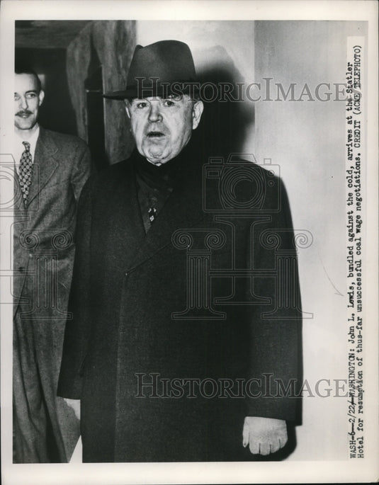 1950 Press Photo John L Lewis of United Mine Workers Arrives at Stateler Hotel