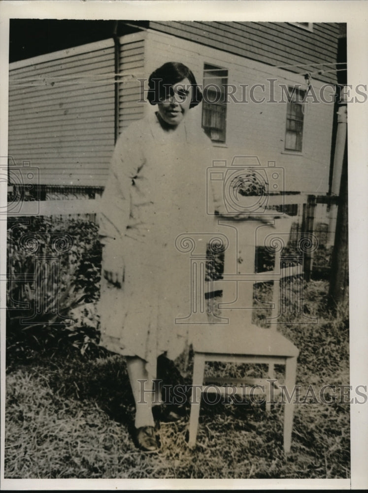 1935 Press Photo Frederick Gross Held by Police in Death of 5 Family Members