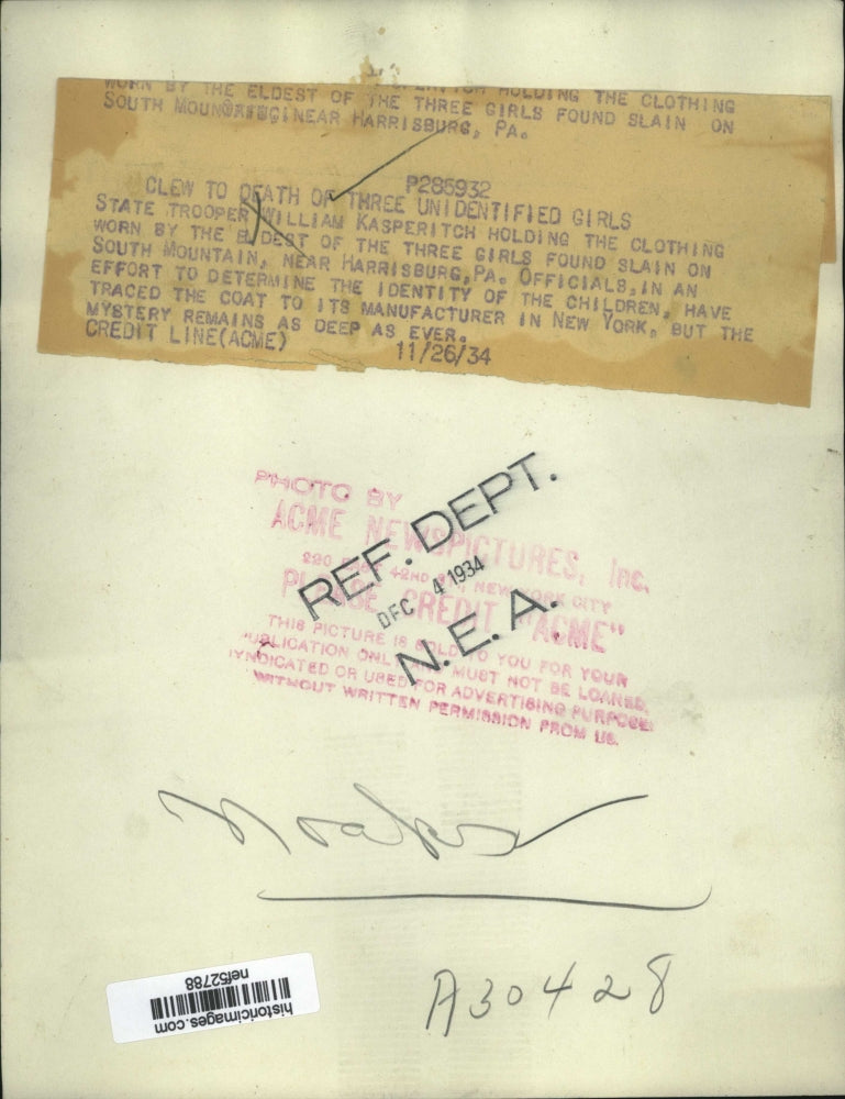 1934 Press Photo William Kasperitch Shows Clothes of Murdered Harrisburg Girls