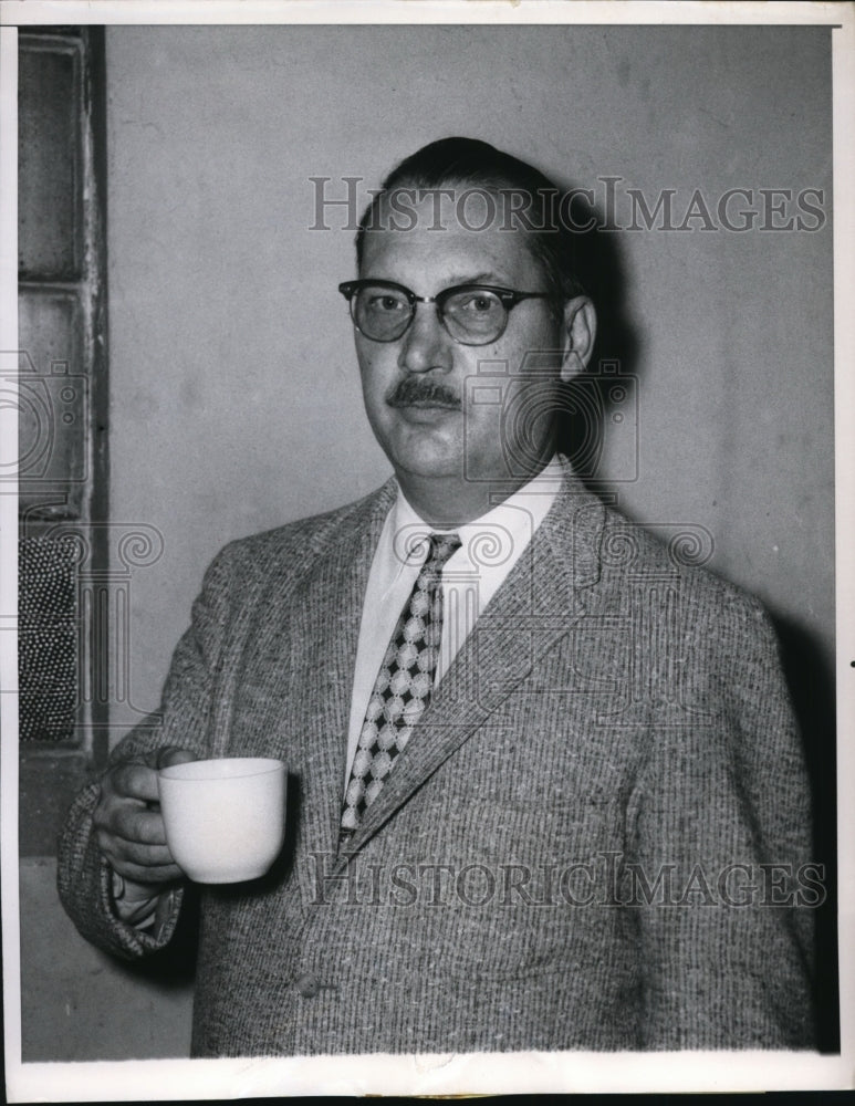 Load image into Gallery viewer, 1958 Press Photo Mayor Edwin Parrar drinks coffee in Bedford Park Station
