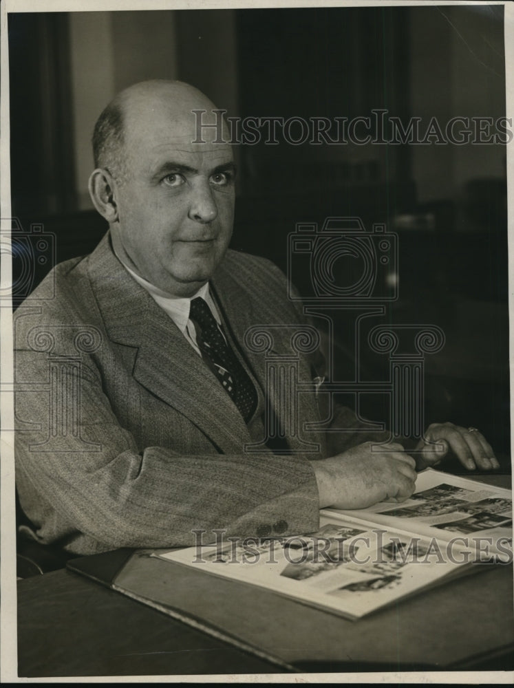 Load image into Gallery viewer, 1931 Press Photo John K. Fronk through with all high finance - nef53047
