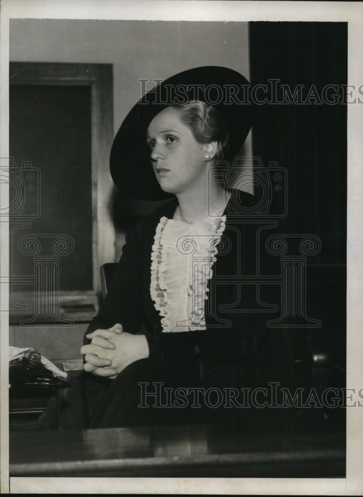 1934 Press Photo Miss Serena Rowland Testifying in Court She was Framed