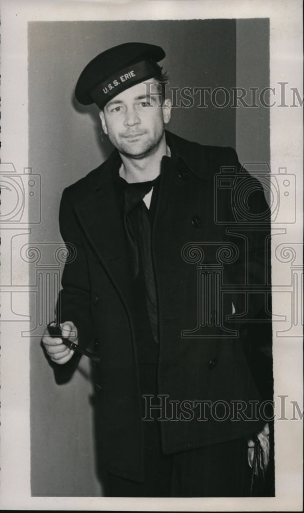 1941 Press Photo Kenneth Snyder at the Federal Building after being arrested