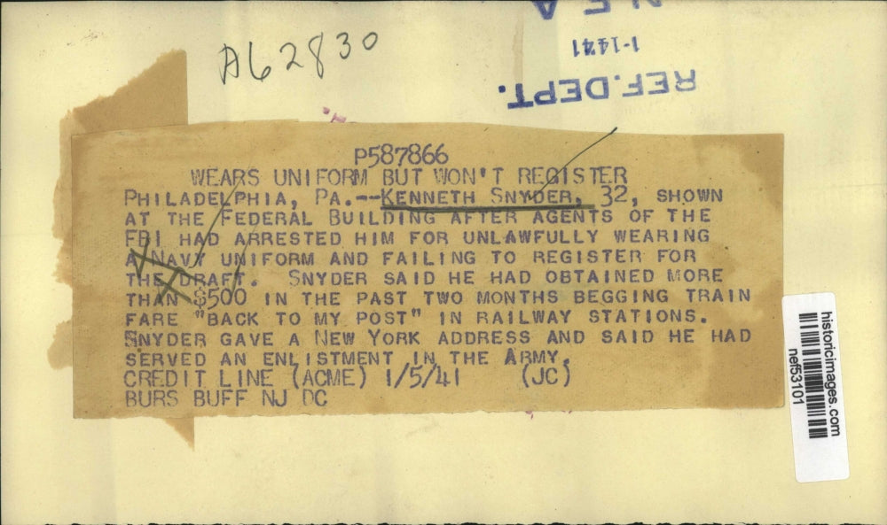 1941 Press Photo Kenneth Snyder at the Federal Building after being arrested