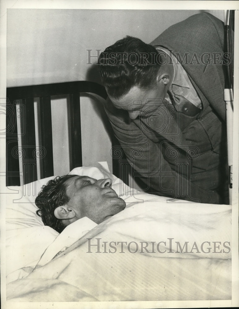 1934 Press Photo Dear Death Victim of Gun Play Refuses to Name Attacker