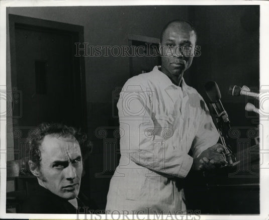 1971 Press Photo Frank Lott Listens to Question From Newsman During Interview