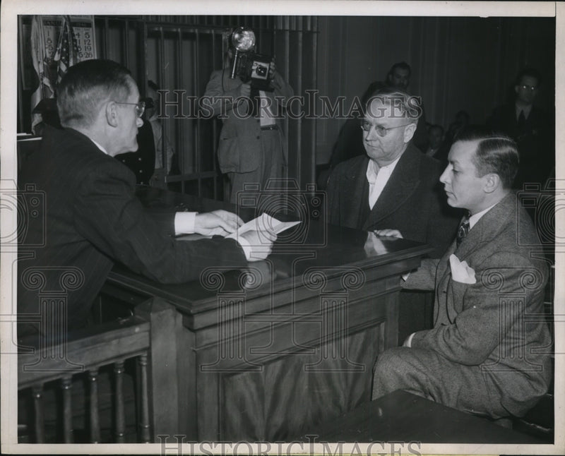 Load image into Gallery viewer, 1945 Press Photo Alfred Leonard Cline arraigned in San Francisco Municipal court
