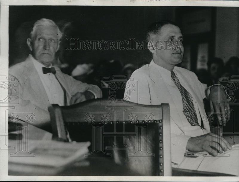 Load image into Gallery viewer, 1934 Press Photo William D. Welburn, Jr with William D. Welburn, Sr. in court

