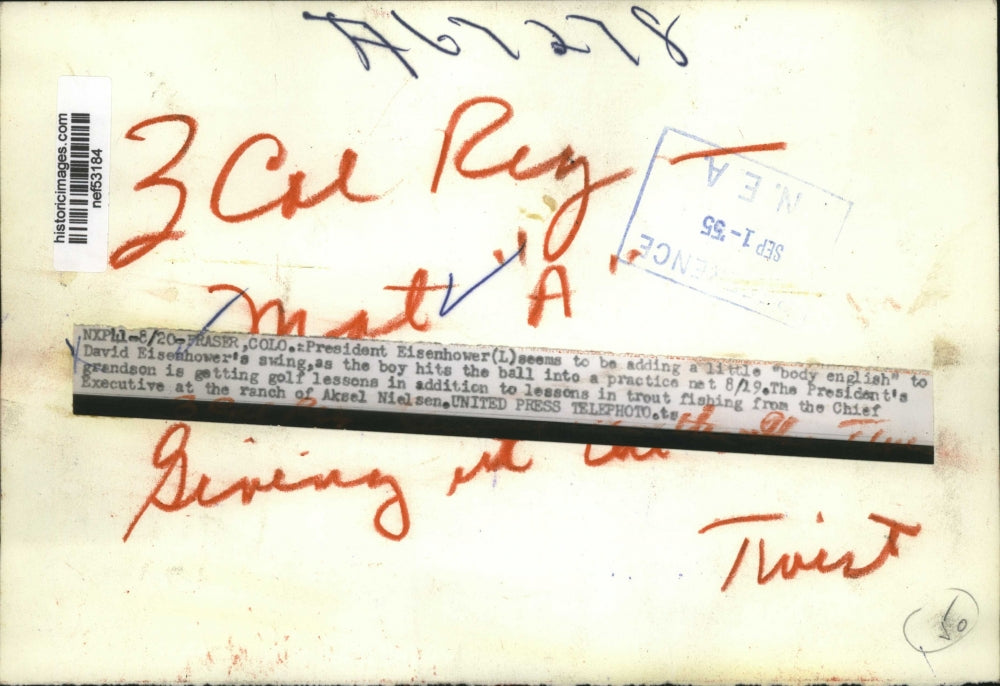 1955 Press Photo Pres Eisenhower Adds Body English to David Eisenhower's Swing