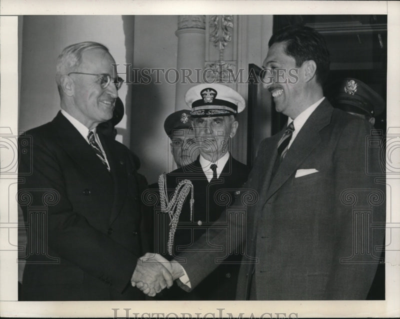 Load image into Gallery viewer, 1947 Press Photo President Harry Truman Greets William Leahy at White House
