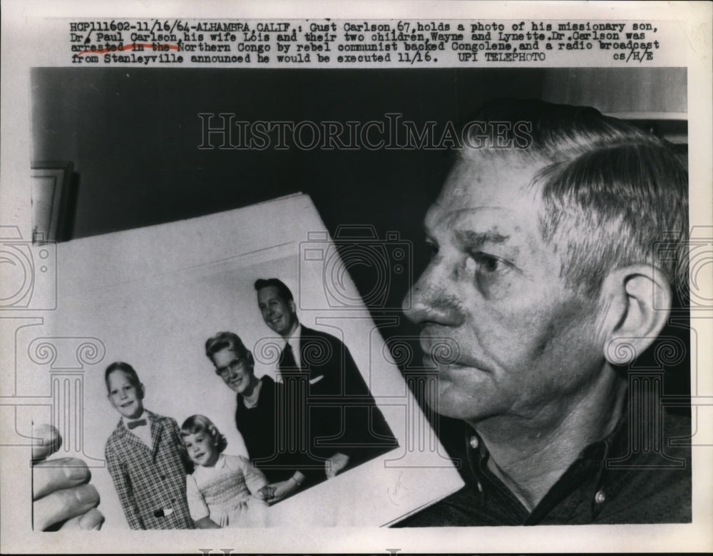 1964 Press Photo Gust Carlson Holds Photo of His Missionary Son Dr Paul Carlson